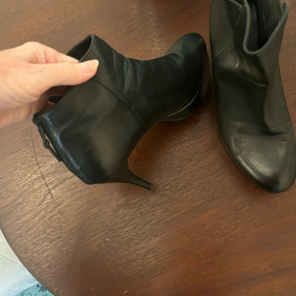 Stuart Weitzman Black Heeled Boots Sleek Design - Picture 4 of 4